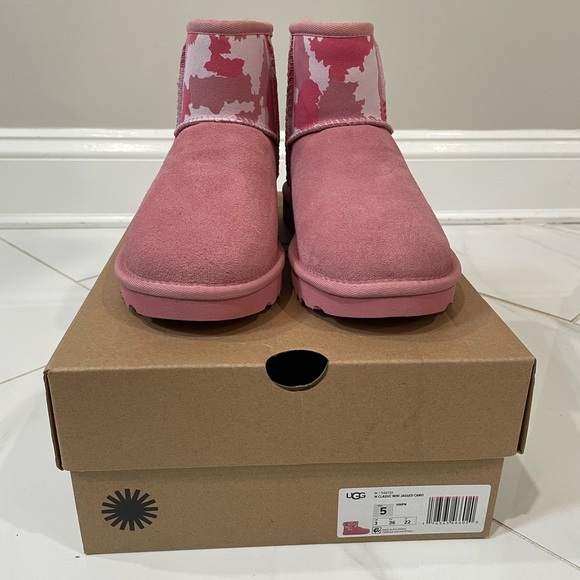 UGG Classic Mini - Picture 3 of 6